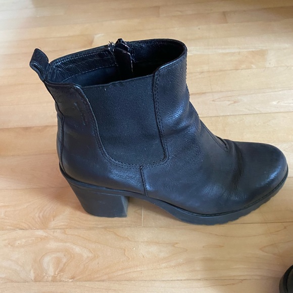 Vegabond Grace Chelsea Bootie - Picture 7 of 10